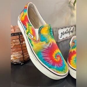 Women’s 8 Men’s 6.5 Tie dye Classic Vans with bright white soles!